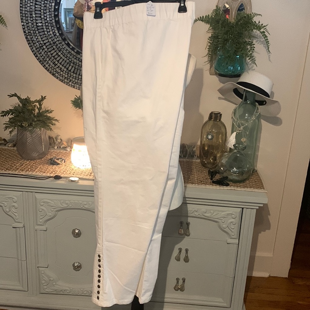 Soft surroundings white cropped pants